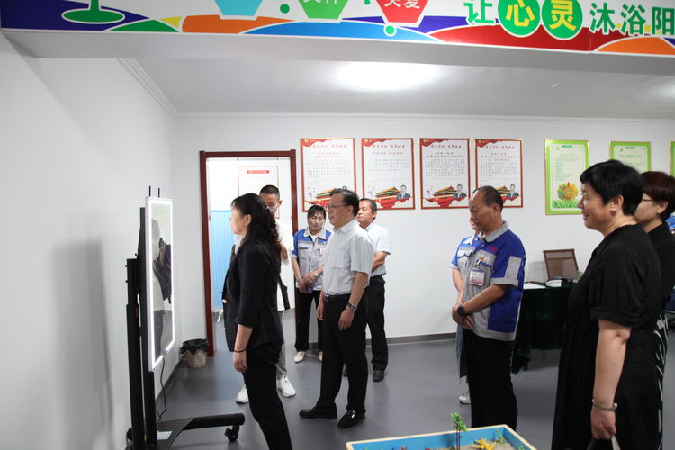 2021年8月26日，濟(jì)南市總工會(huì)黨組成員、副主席于虹和女工部部長張紹峰一行來我集團(tuán)公司調(diào)研